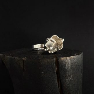 Srebrny pierścionek z Topazem