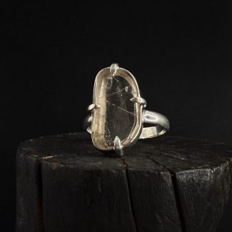 Srebrny pierścionek z Topazem