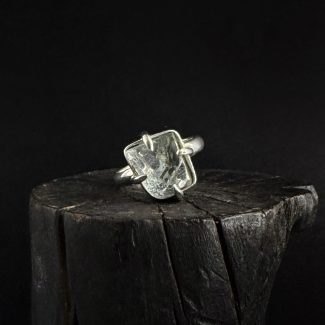 Srebrny pierścionek z Topazem