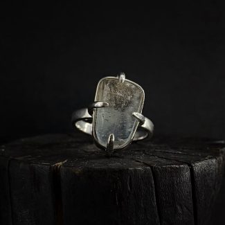 Srebrny pierścionek z Topazem