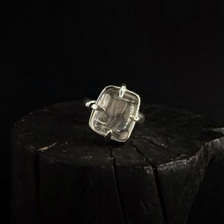 Srebrny pierścionek z Topazem