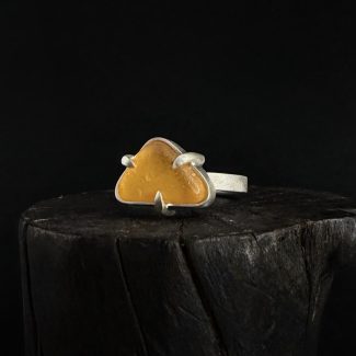 Srebrny pierścionek z Bursztynem